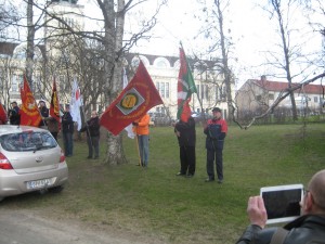 Osaston lippua kantoi Kari Jämsä